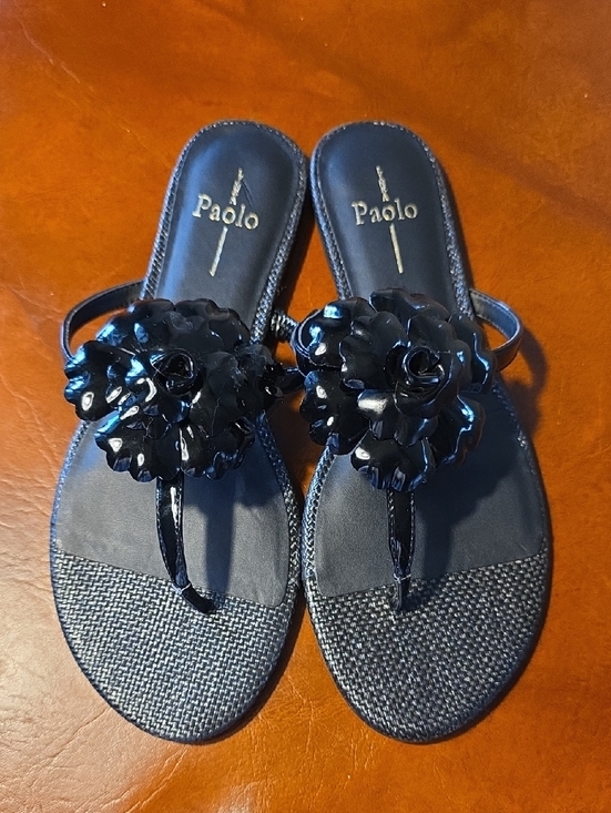 Paolo Shoes - Paolo Black Floral Toe-Post Sandals with Glossy Flower Accent Size 9
